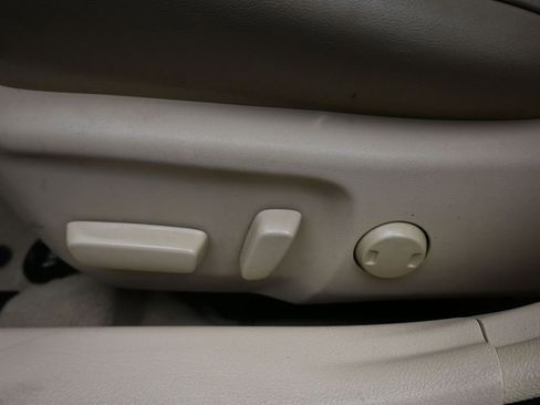 Used 2017 Toyota Camry XLE image 12