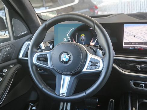 Certified 2024 BMW X7 xDrive40i w/ M Sport Package AWD/4WD image 11