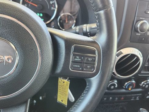 Used 2015 Jeep Wrangler Unlimited Rubicon w/ Connectivity Group AWD/4WD image 18