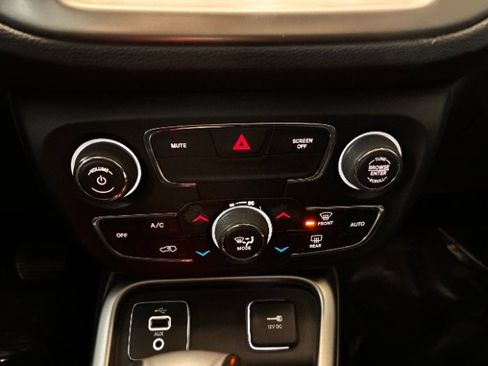 Used 2017 Jeep Compass Latitude w/ Popular Equipment Group image 25