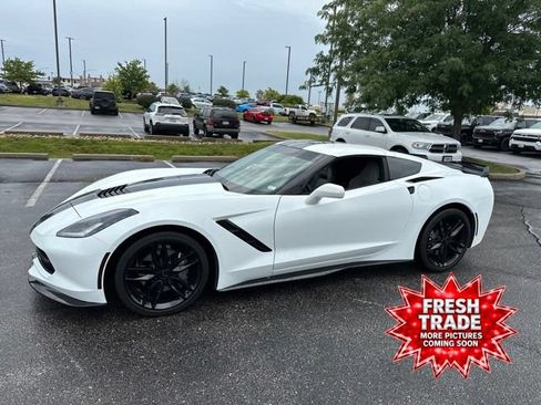 Used 2019 Chevrolet Corvette Stingray Coupe RWD image 1