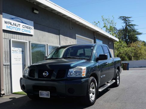 Used 2005 Nissan Titan XE image 1