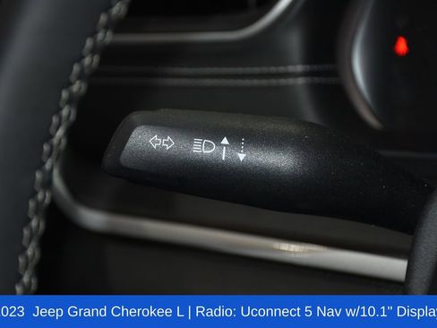Used 2023 Jeep Grand Cherokee L Limited w/ Luxury Tech Group II AWD/4WD image 10