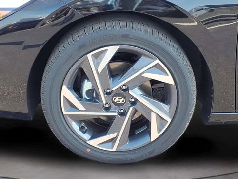 New 2026 Hyundai Elantra Limited image 9