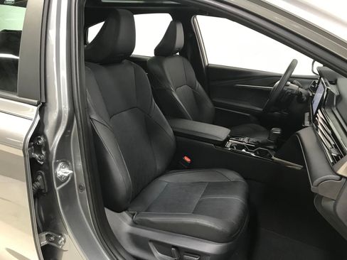 Used 2025 Toyota Camry XSE FWD image 8