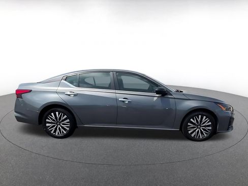 Used 2025 Nissan Altima 2.5 SV FWD image 16