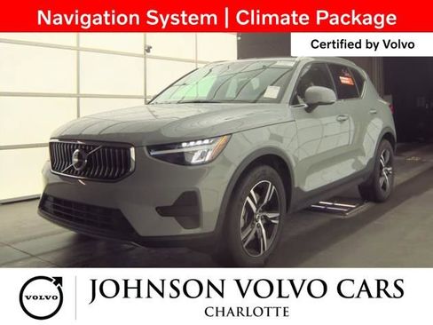 Certified 2025 Volvo XC40 B5 Core image 3
