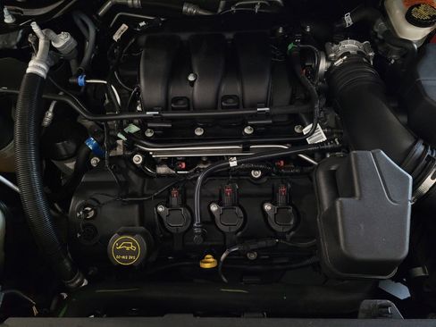 Used 2016 Ford Explorer XLT w/ Equipment Group 201A FWD image 30