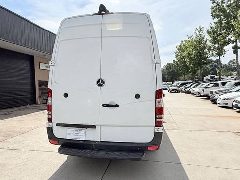 Used 2015 Mercedes-Benz Sprinter 2500 image 17