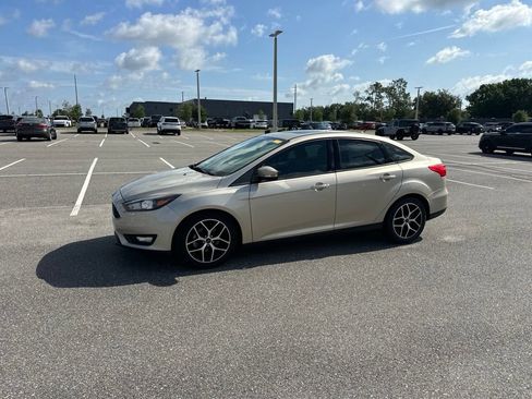 Used 2017 Ford Focus SEL FWD image 10
