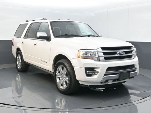 Used 2016 Ford Expedition Platinum image 2