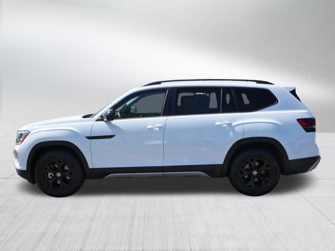 Certified 2025 Volkswagen Atlas Peak Edition SE AWD/4WD image 4