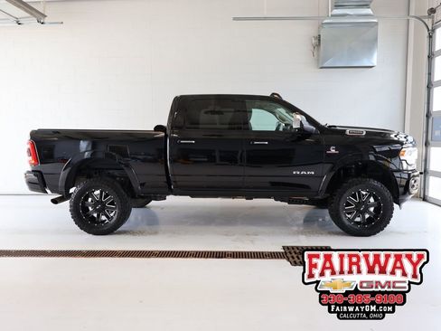 Used 2022 RAM 2500 Laramie AWD/4WD image 1