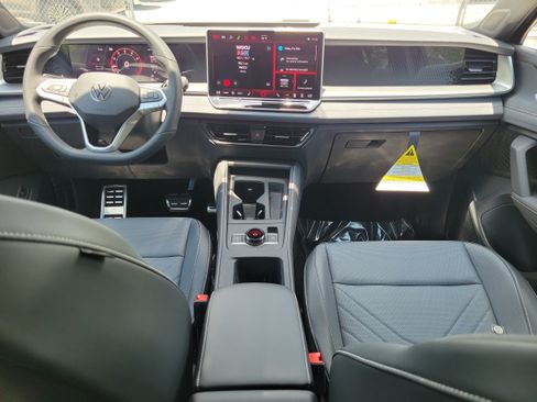 New 2026 Volkswagen Tiguan SE R-Line FWD image 12