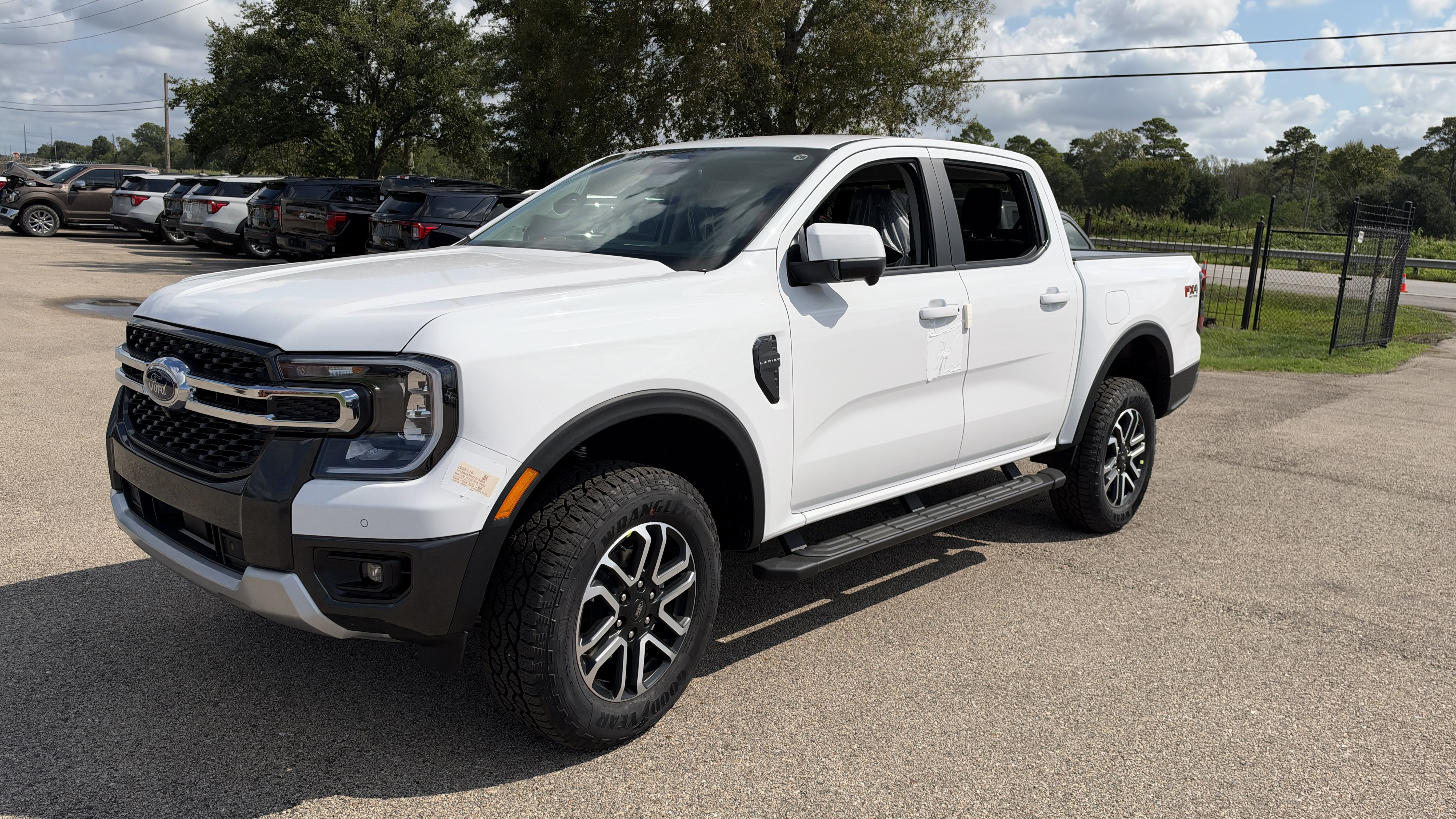 New 2026 Ford Ranger Lariat w/ FX4 Off-Road Package AWD/4WD image 4