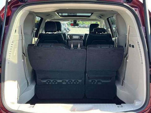 Used 2020 Chrysler Pacifica Limited FWD image 21