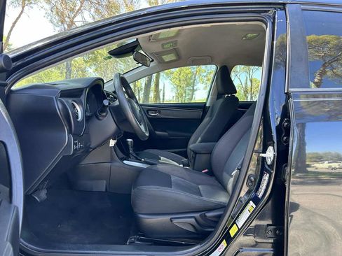 Used 2018 Toyota Corolla LE image 19