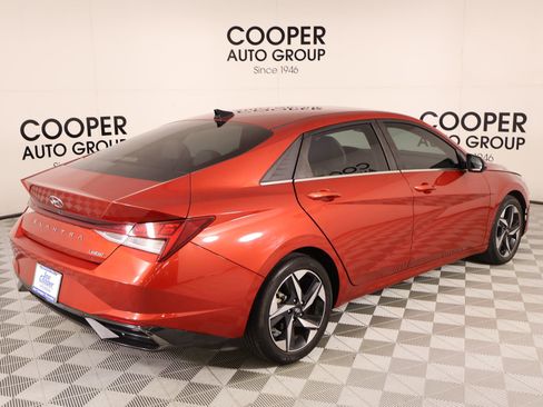 Certified 2021 Hyundai Elantra Limited FWD image 22