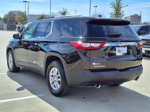 Used 2018 Chevrolet Traverse LT image 2