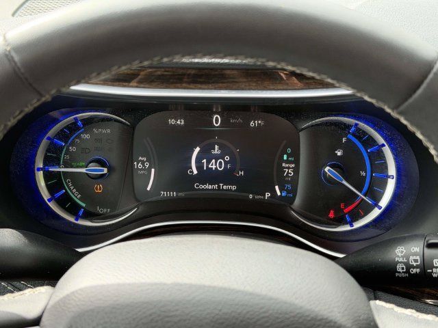 Used 2023 Chrysler Pacifica Limited FWD image 29