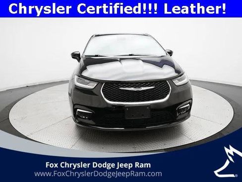 Certified 2024 Chrysler Pacifica Touring-L image 11