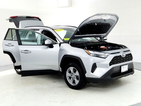 Used 2022 Toyota RAV4 XLE AWD/4WD image 12