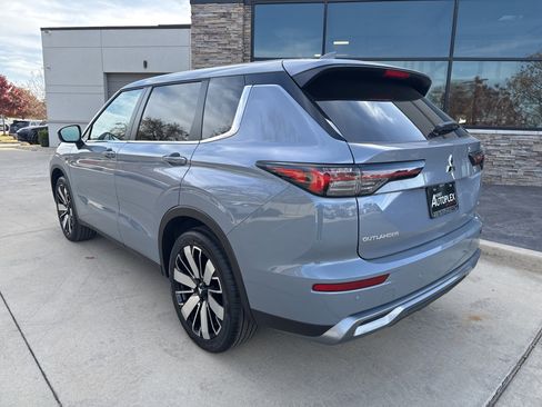 New 2026 Mitsubishi Outlander SE image 3
