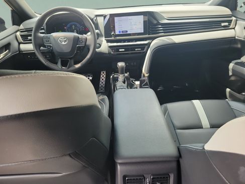 Used 2025 Toyota Camry LE FWD image 14