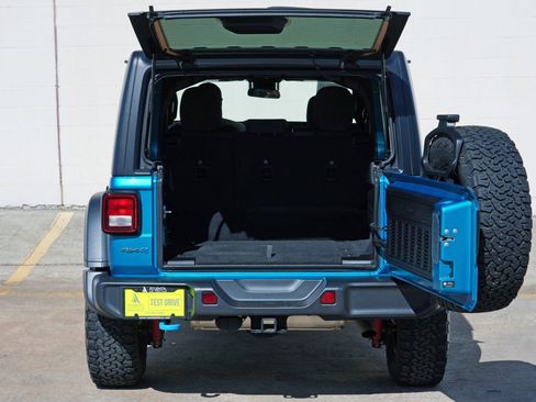 Used 2024 Jeep Wrangler Unlimited AWD/4WD image 9
