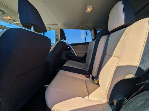 Used 2016 Toyota RAV4 XLE AWD/4WD image 32