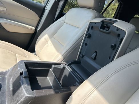 Used 2022 Chevrolet Traverse LT image 34