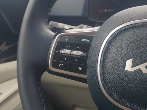 Used 2025 Kia Carnival SX Prestige FWD image 28