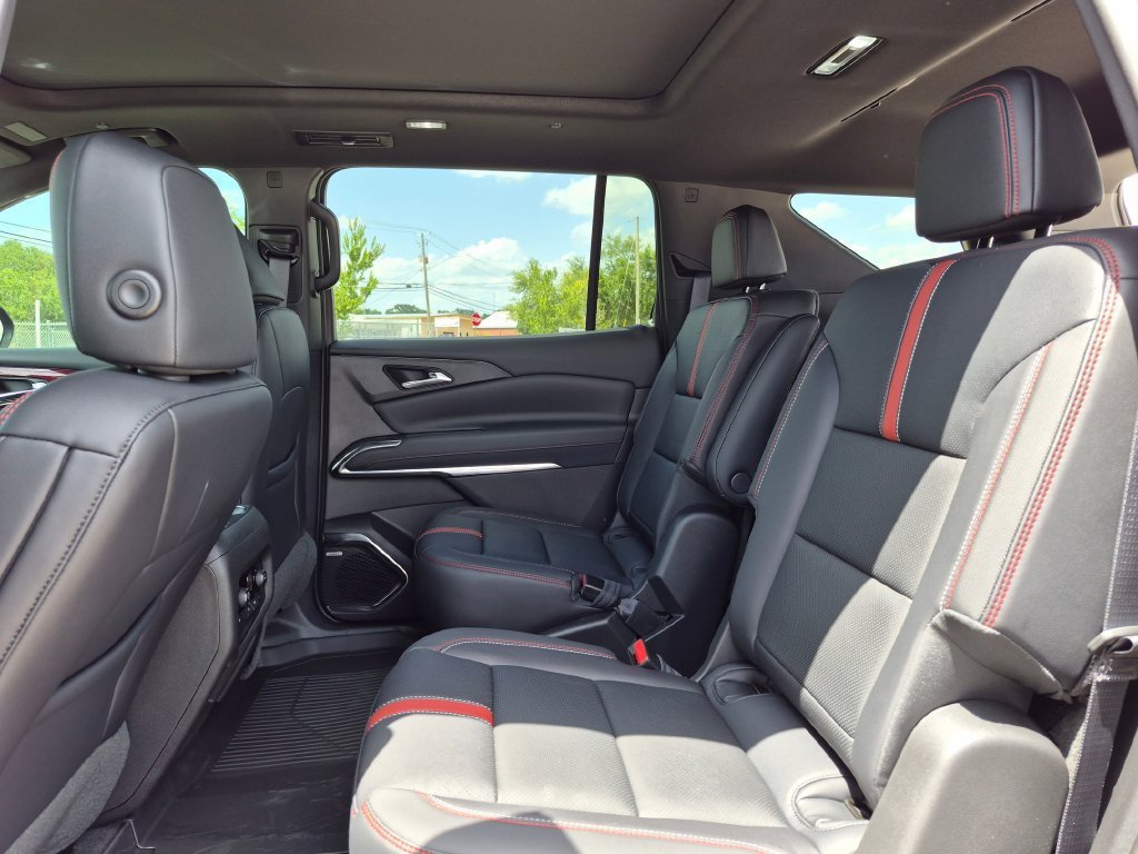 New 2026 Chevrolet Traverse RS w/ LPO, Floor Liner Package FWD image 36