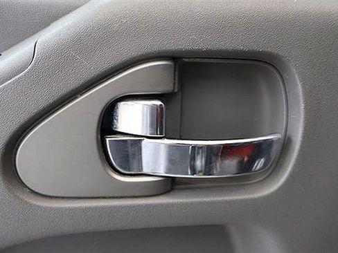 Used 2019 Nissan Frontier SV image 14