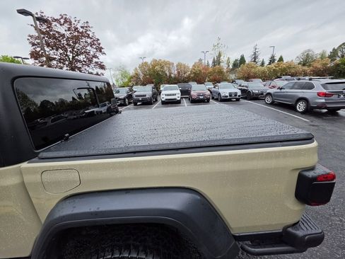 Used 2020 Jeep Gladiator Rubicon AWD/4WD image 12
