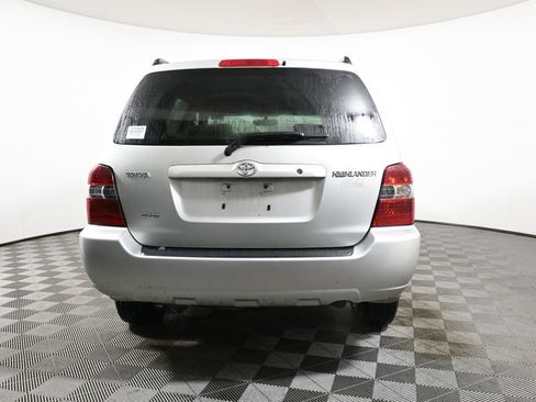 Used 2004 Toyota Highlander 4WD image 6