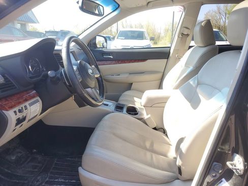 Used 2011 Subaru Outback 2.5i Limited AWD/4WD image 8