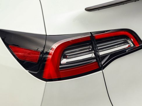 Used 2022 Tesla Model Y Performance image 26