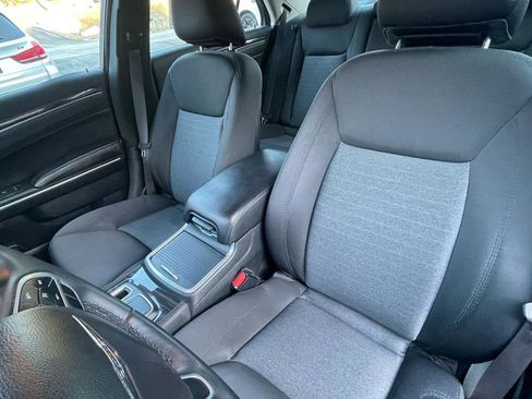 Used 2018 Chrysler 300 Touring w/ Sport Appearance Package image 17