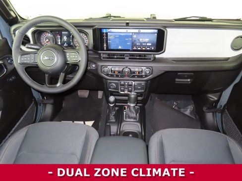 Used 2025 Jeep Gladiator Sport image 12