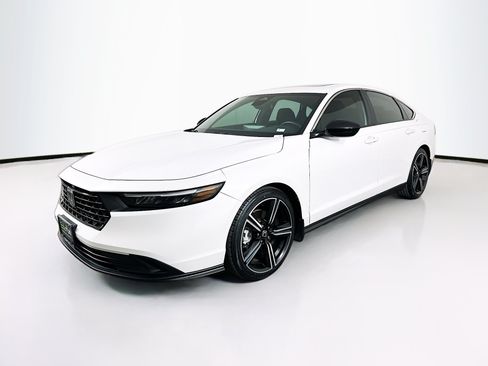 Used 2024 Honda Accord Sport image 3