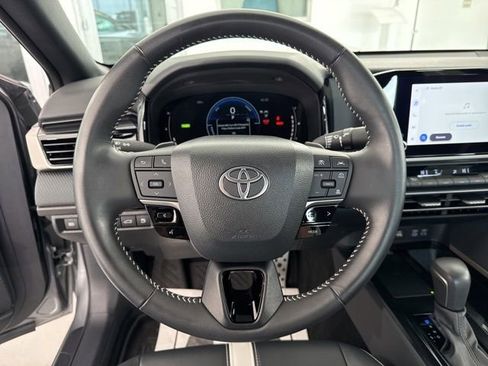 Used 2025 Toyota Camry SE w/ Convenience Package image 27