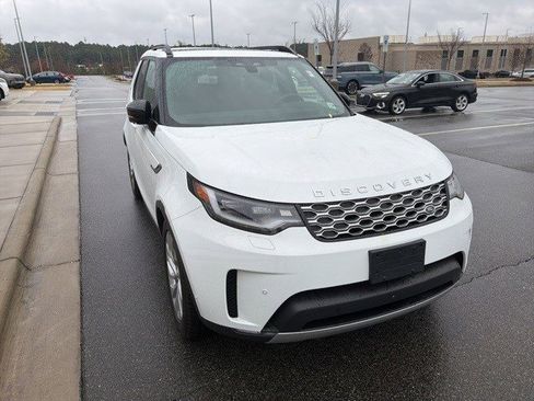Used 2025 Land Rover Discovery S image 25