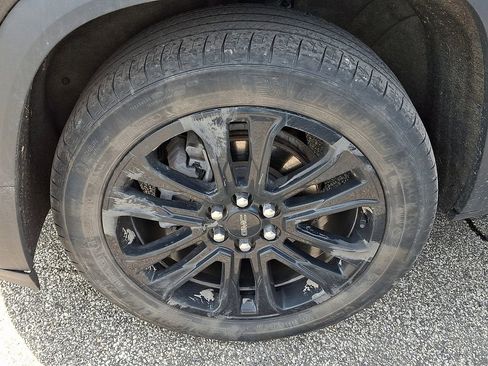 Used 2022 GMC Acadia SLE w/ Driver Convenience Package image 10