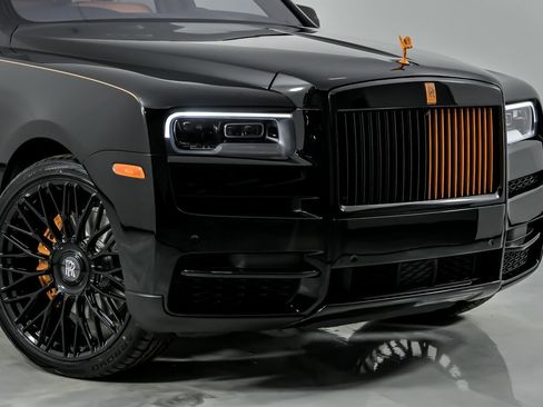 Used 2022 Rolls-Royce Cullinan w/ Dark Exterior Package image 3