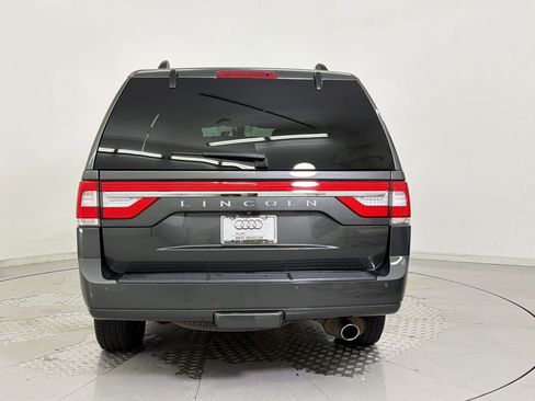 Used 2017 Lincoln Navigator Select RWD image 10