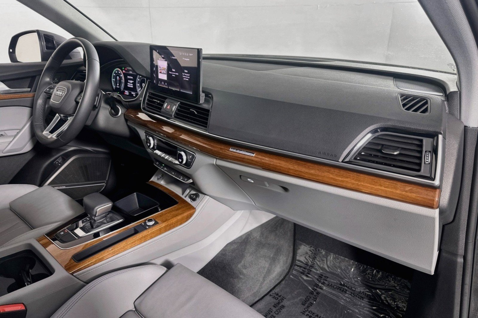 Used 2024 Audi Q5 e Premium Plus w/ Premium Plus Package AWD/4WD image 6