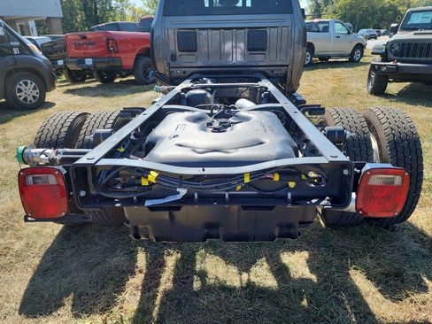 New 2026 RAM 5500 4x4 Crew Cab image 35