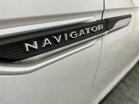 Used 2024 Lincoln Navigator L Reserve image 6