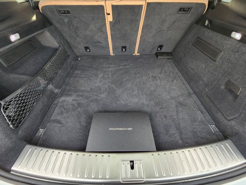 Used 2019 Porsche Cayenne image 34